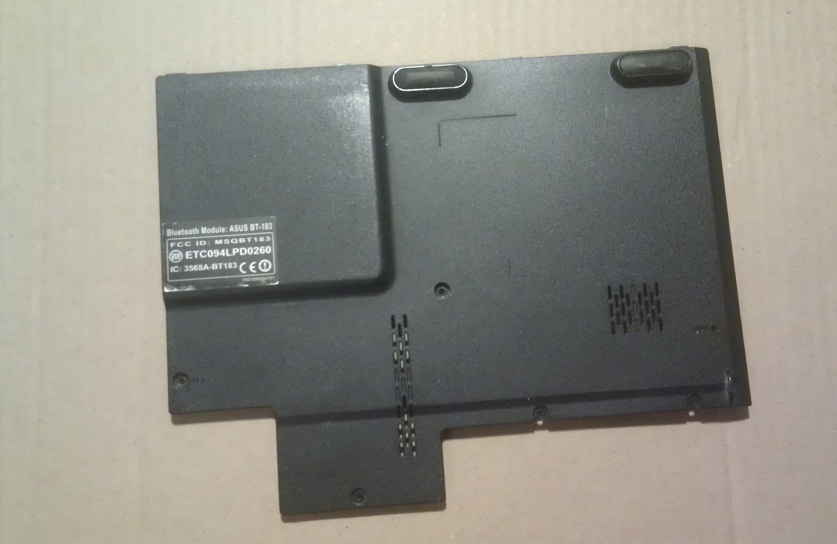 Plastový kryt HDD z notebooku Asus F5N