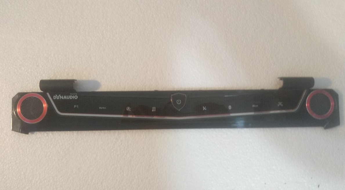MSI GX660 -  horní lišta, včetně ovladací periferie