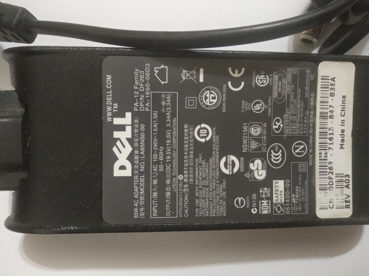 Síťový adaptér pro notebooky Dell