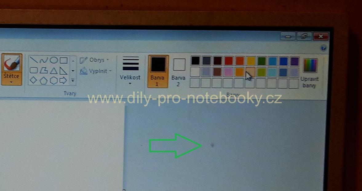 LCD panel/displej pro notebook -10", malá vada