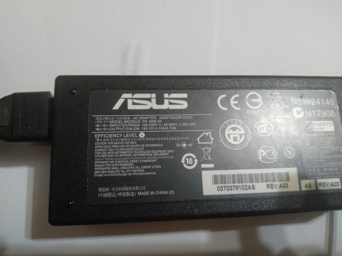 Síťový adaptér pro notebooky Asus 002