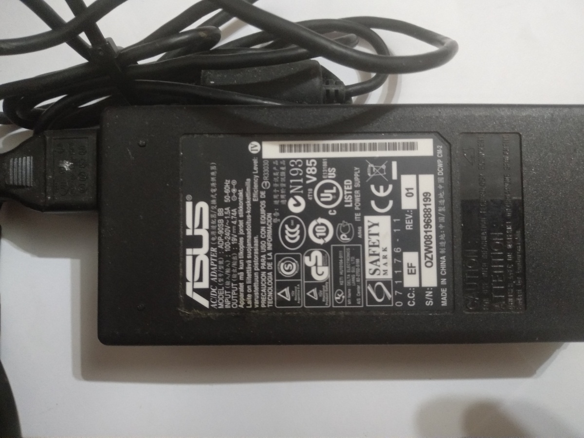 Síťový adaptér pro notebooky Asus 005