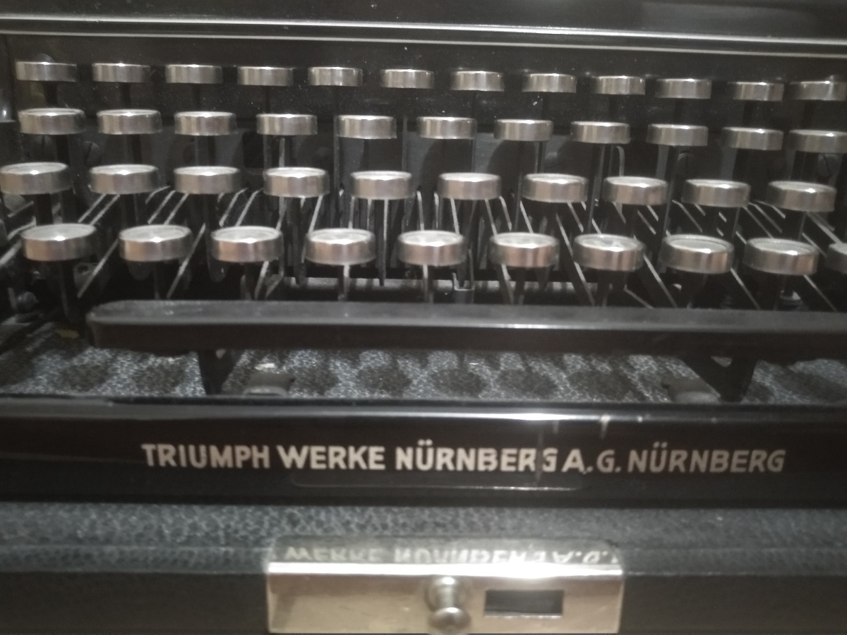 Německý psací stroj Triumph